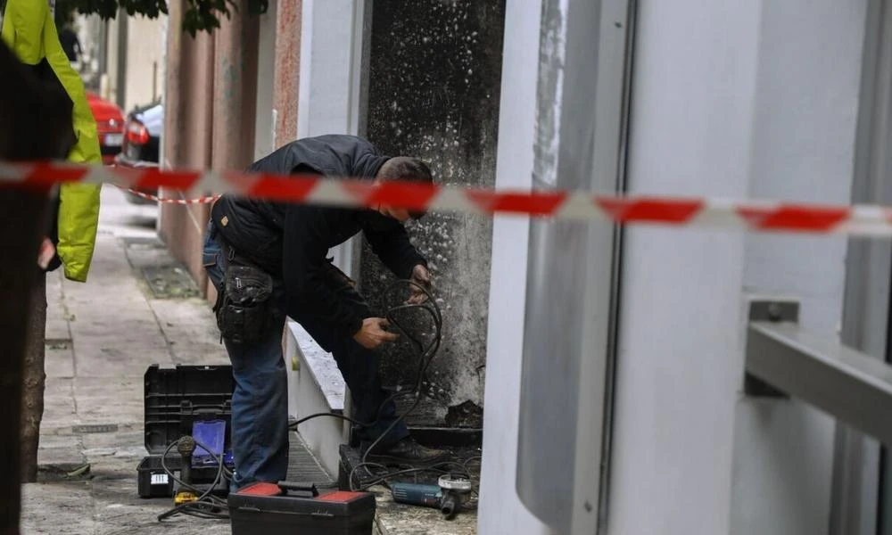 Λήξη συναγερμού για το ύποπτο αντικείμενο στη Μητροπόλεως - Άνοιξε ο δρόμος